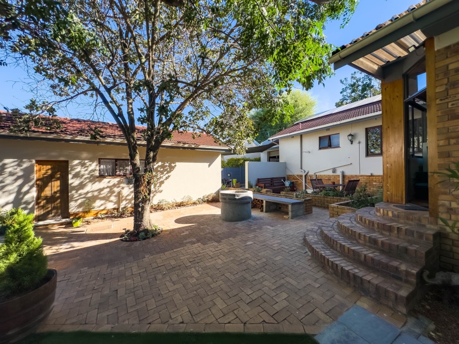 5 Bedroom Property for Sale in La Rochelle Western Cape